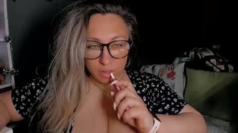Snapshot of foxxxy__lady chatting on 30, 4, 2026 Kris online show from 30, 4, 2026