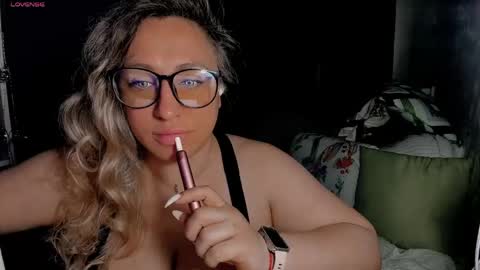 Snapshot of foxxxy__lady chatting on 7, 5, 2026 Kris online show from 7, 5, 2026