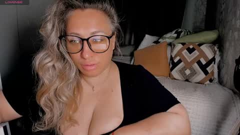 Snapshot of foxxxy__lady chatting on 7, 6, 2026 Kris online show from 7, 6, 2026