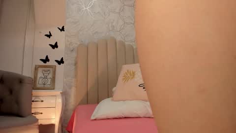 Snapshot of foxy200__ chatting on 11, 11, 2025 Foxy online show from 11, 11, 2025