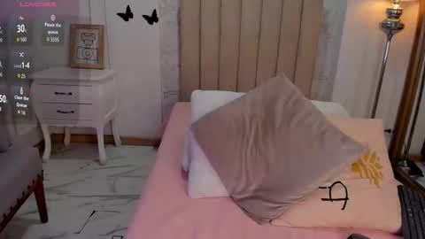 Snapshot of foxy200__ chatting on 12, 11, 2025 Foxy online show from 12, 11, 2025