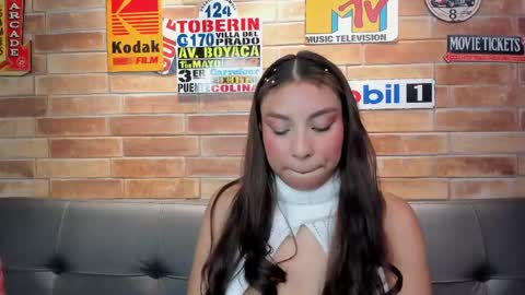 Snapshot of foxy_antonela chatting on 19, 5, 2026 Miss Antonela online show from 19, 5, 2026