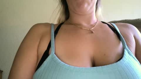 Snapshot of foxyfaye1 chatting on 26, 9, 2025 foxyfaye1 online show from 26, 9, 2025