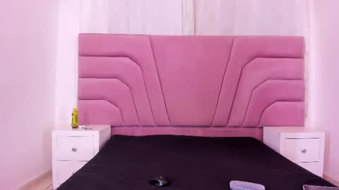 Snapshot of foxyhillx chatting on 12, 6, 2026 foxyhillx online show from 12, 6, 2026