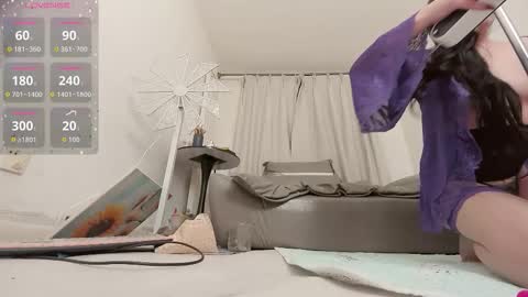 yiyi online show from 12, 11, 2025