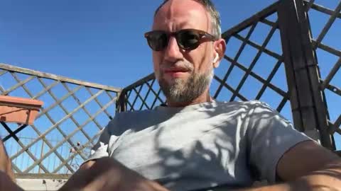 Snapshot of fra___ chatting on 28, 10, 2025 fra___ online show from 28, 10, 2025