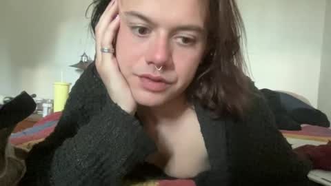 Snapshot of francesluna chatting on 8, 3, 2025 Mommy online show from 8, 3, 2025