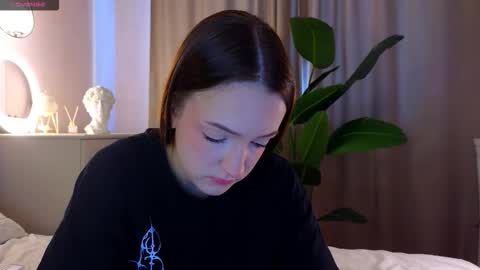 Snapshot of francessmason chatting on 3, 3, 2026 Marybrown eye Katy gray eye online show from 3, 3, 2026