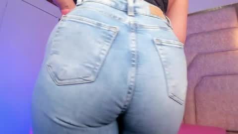 Snapshot of francheska121 chatting on 22, 4, 2026 francheska121 online show from 22, 4, 2026