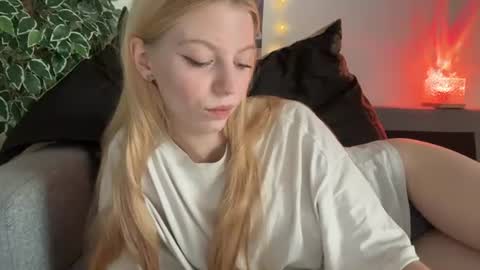 Snapshot of franny_fresh chatting on 18, 7, 2026 franny_fresh online show from 18, 7, 2026