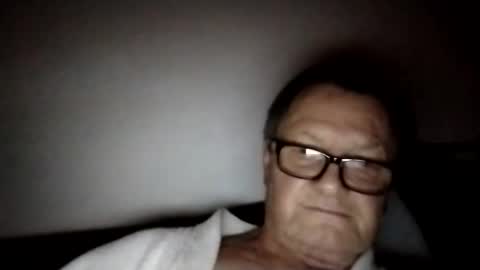 Snapshot of frauenfeind1 chatting on 16, 12, 2025 Wolfi online show from 16, 12, 2025