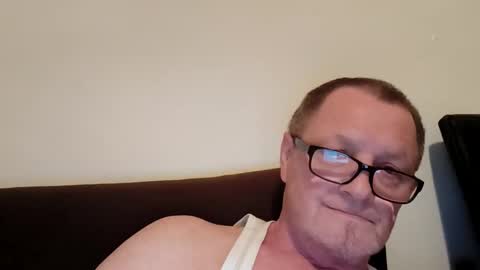 Snapshot of frauenfeind1 chatting on 2, 4, 2026 Wolfi online show from 2, 4, 2026