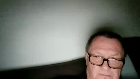 Snapshot of frauenfeind1 chatting on 6, 4, 2026 Wolfi online show from 6, 4, 2026