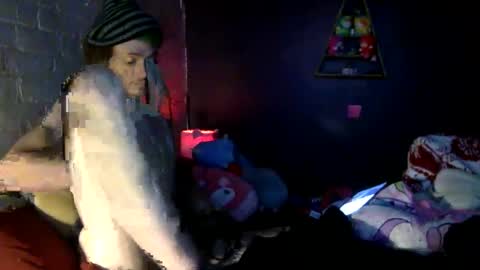 Squirrel twink online show from 18, 9, 2025