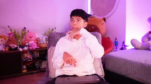 Snapshot of freddy_lax_ chatting on 11, 9, 2025 Juan give it a thumbs up please its important online show from 11, 9, 2025