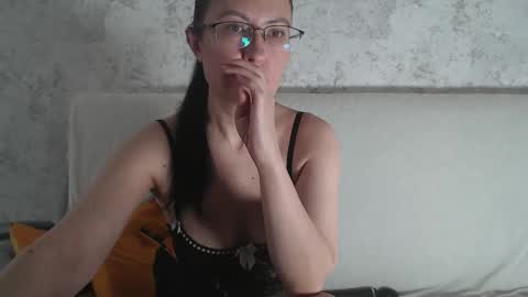 Snapshot of frederica_ chatting on 4, 10, 2025 frederica_ online show from 4, 10, 2025
