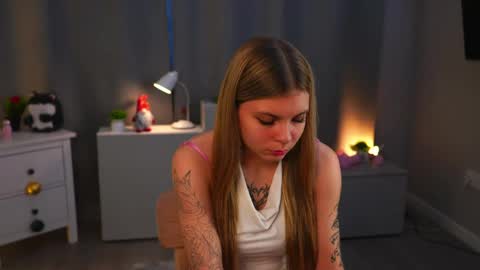 Hey im Olivia im glat to see you in mu room3 online show from 22, 4, 2026