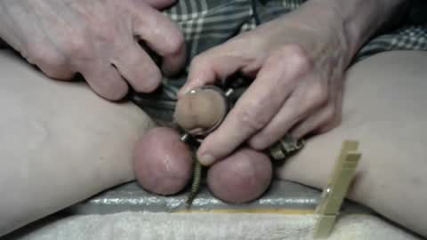 I am a total slave slut. I would like to have multiple owners to use me every day. online show from 8, 12, 2024