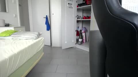 Walter Fischer online show from 2, 11, 2025