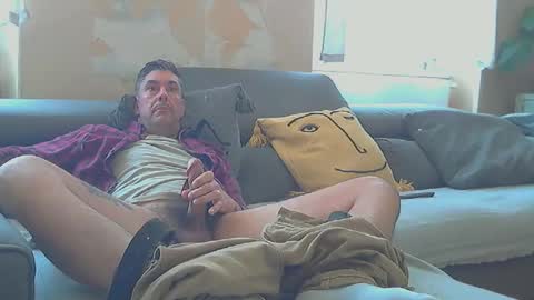 Snapshot of frenchpapalover chatting on 21, 2, 2025 frenchpapalover online show from 21, 2, 2025