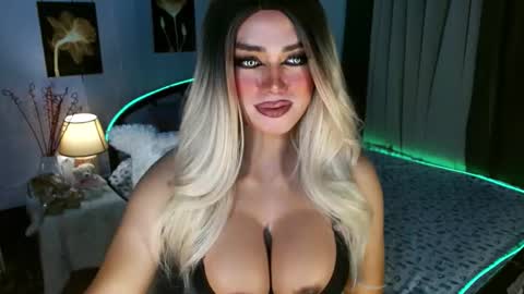 Snapshot of freya_lovestocum chatting on 12, 3, 2026 Miss Frea online show from 12, 3, 2026