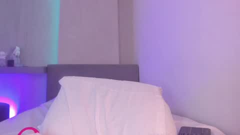 Snapshot of freyazimmerman_ chatting on 8, 10, 2025 Pau. online show from 8, 10, 2025