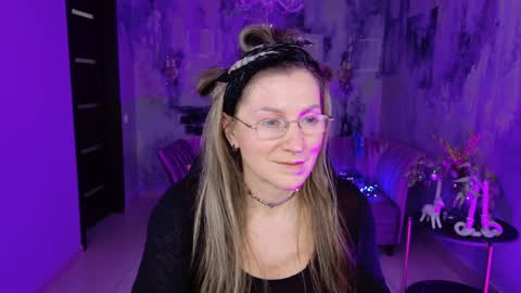 Frida Tander online show from 1, 1, 2025