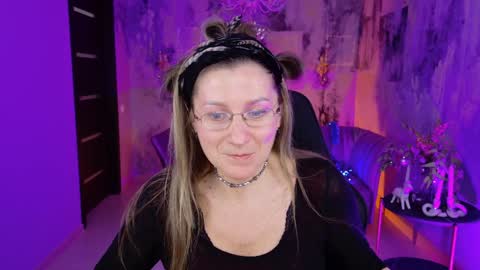 Frida Tander online show from 1, 1, 2025