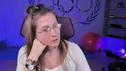 Frida Tander online show from 10, 2, 2025