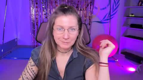 Frida Tander online show from 20, 2, 2025