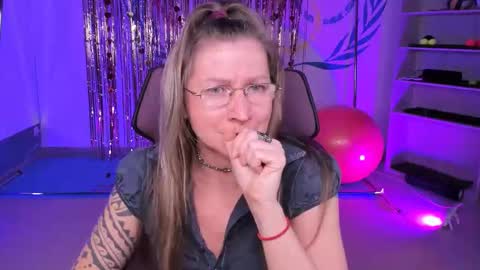 Frida Tander online show from 20, 2, 2025