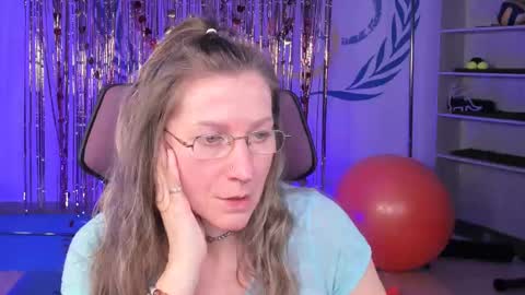 Frida Tander online show from 24, 2, 2025