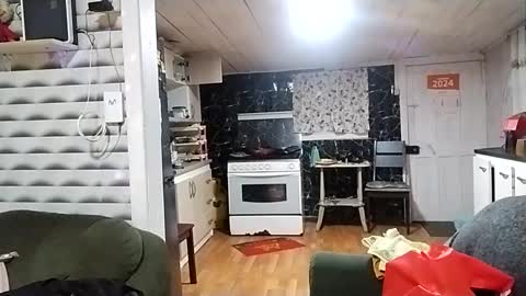 Snapshot of frizzy_girl chatting on 4, 12, 2024 Frizzy girl online show from 4, 12, 2024