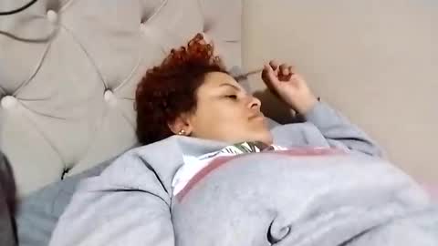 Snapshot of frizzy_girl chatting on 2, 11, 2025 Frizzy girl online show from 2, 11, 2025