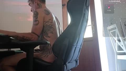 Snapshot of fullartofsex chatting on 10, 9, 2025 FullArtOfSex online show from 10, 9, 2025