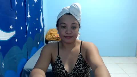 Snapshot of funluvnpinay4u chatting on 15, 4, 2026 MAE online show from 15, 4, 2026