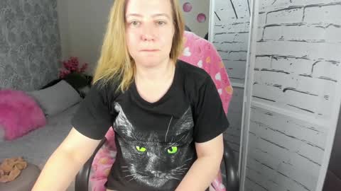 funny_bunny4 online show from 6, 12, 2024