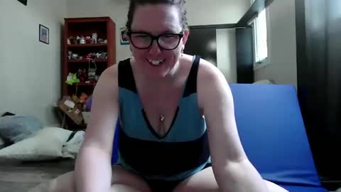 fuzzypeaches87 online show from 17, 5, 2026