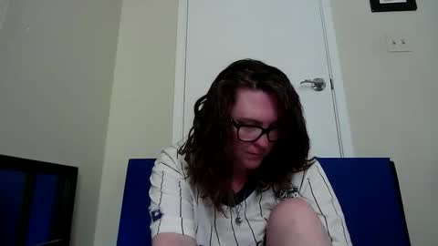 fuzzypeaches87 online show from 2, 6, 2026