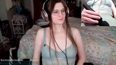 Snapshot of fzuybnuy chatting on 2, 12, 2025 B online show from 2, 12, 2025