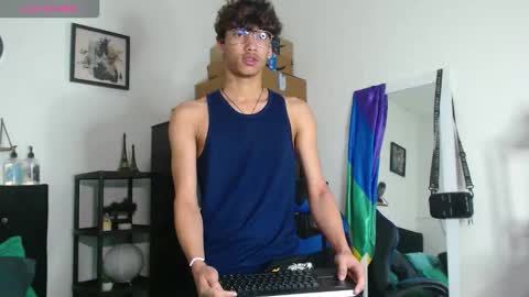 Snapshot of gael_jones chatting on 16, 9, 2025 gael_jones online show from 16, 9, 2025