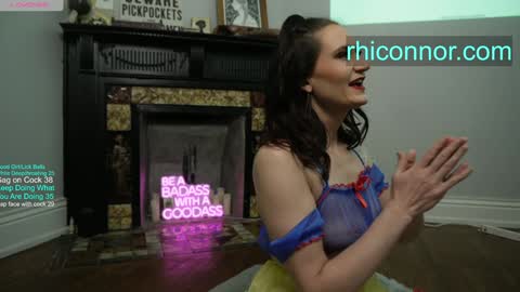 Snapshot of gagngush chatting on 30, 12, 2024 Rhi Connor   online show from 30, 12, 2024