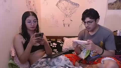 Snapshot of gaia_16 chatting on 5, 8, 2026 Gaia y Clayde online show from 5, 8, 2026