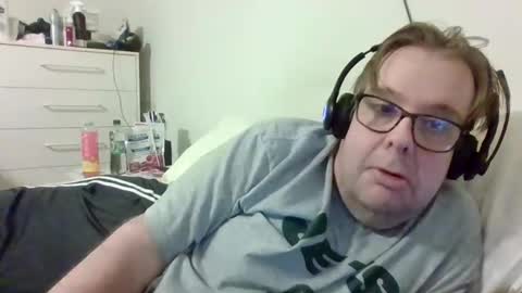 Snapshot of garyg930 chatting on 28, 10, 2025 Gary online show from 28, 10, 2025