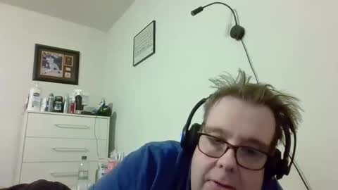 Snapshot of garyg930 chatting on 19, 11, 2025 Gary online show from 19, 11, 2025