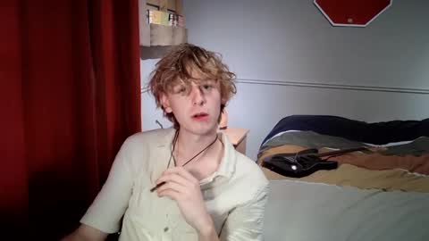 Snapshot of gayblondboy chatting on 26, 10, 2025 gayblondboy online show from 26, 10, 2025