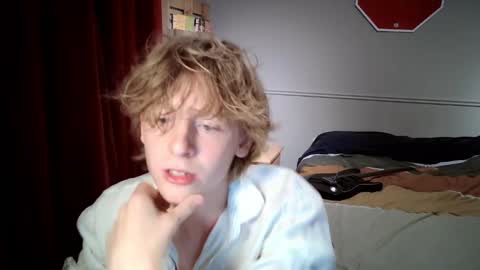 Snapshot of gayblondboy chatting on 28, 10, 2025 gayblondboy online show from 28, 10, 2025