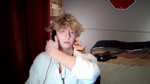 Snapshot of gayblondboy chatting on 28, 10, 2025 gayblondboy online show from 28, 10, 2025