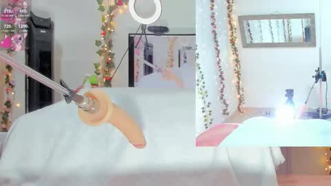 Snapshot of genesis__love_ chatting on 4, 10, 2025 Genesis online show from 4, 10, 2025
