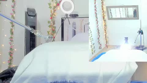 Snapshot of genesis__love_ chatting on 8, 10, 2025 Genesis online show from 8, 10, 2025